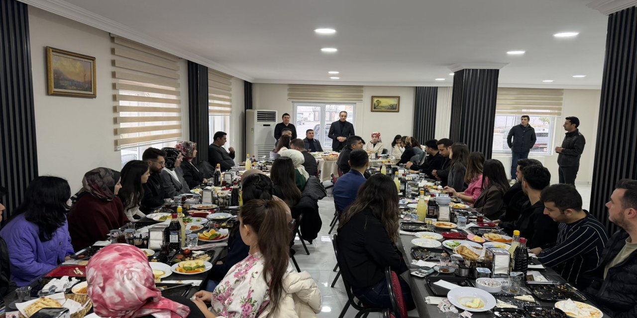 Geleceğin Mimarlarına Sürpriz Karşılama! Çiçeği Burnunda Eğitimciler İçin Anlamlı Buluşma