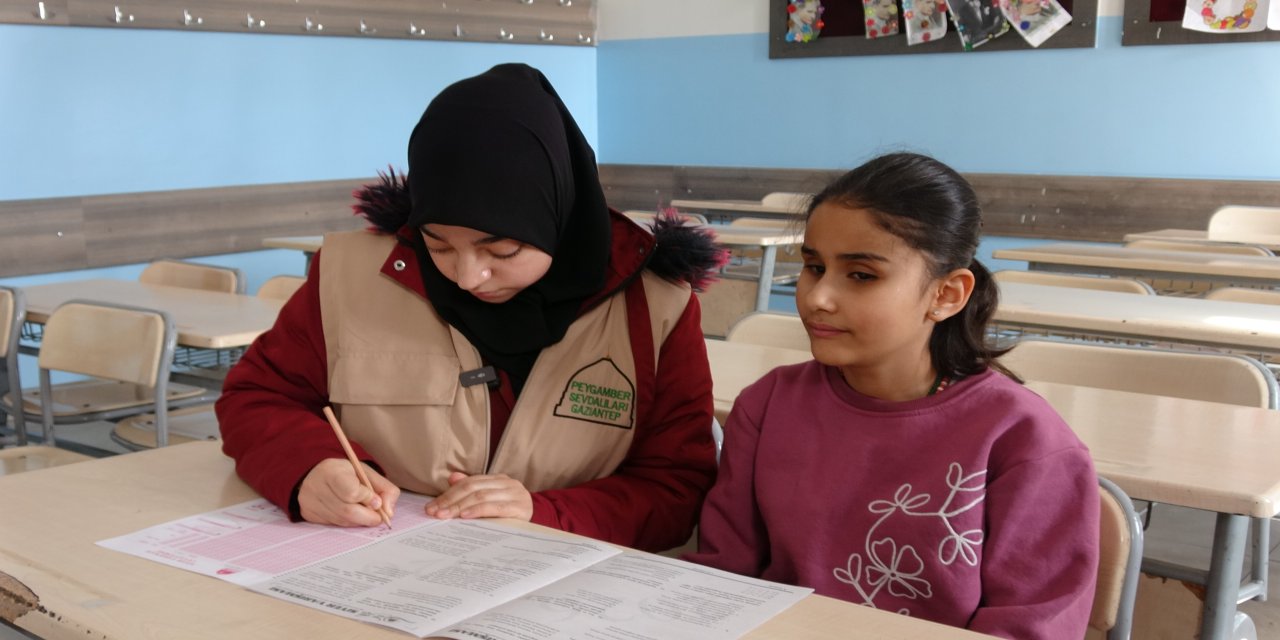 Görme engelli kardeşlerin Siyer Yarışması heyecanı