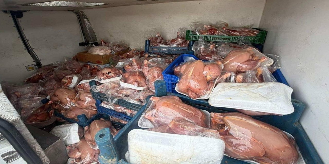 "Kaçak Tavuk" Operasyonu! Jandarma Devriyesinde Ele Geçirilen Ürünler Şoke Etti