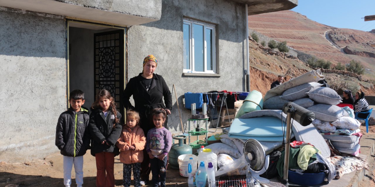 Cizre'deki heyelanda evleri zarar gören aile yardım bekliyor