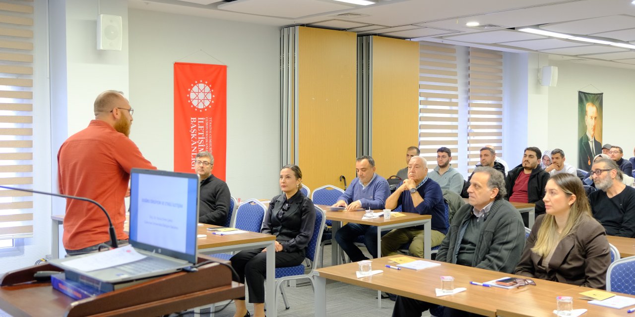Adana’da 'Diksiyon ve Yapay Zeka Çağında Habercilik' eğitimi