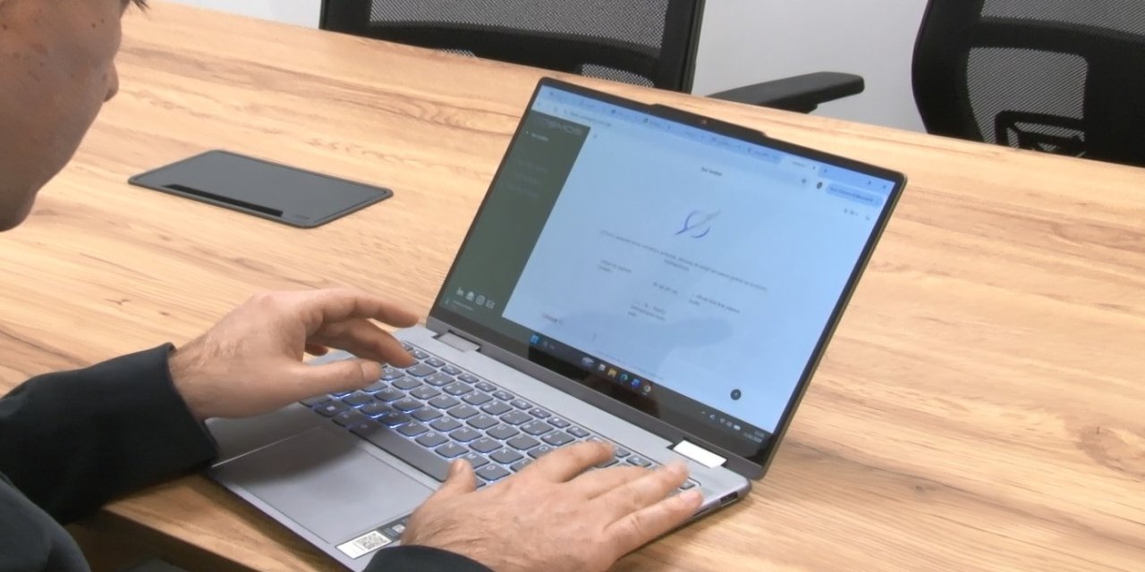 Önce Düşünüyor Sonra Cevap Veriyor! Dev Modellere Meydan Okuyan "Düşünen" Yapay Zeka