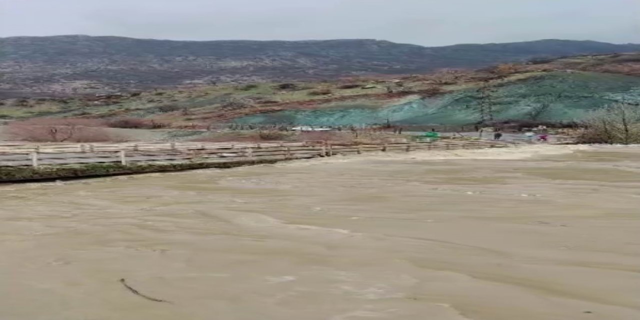 Yoğun yağışlar nedeni ile dereler taştı