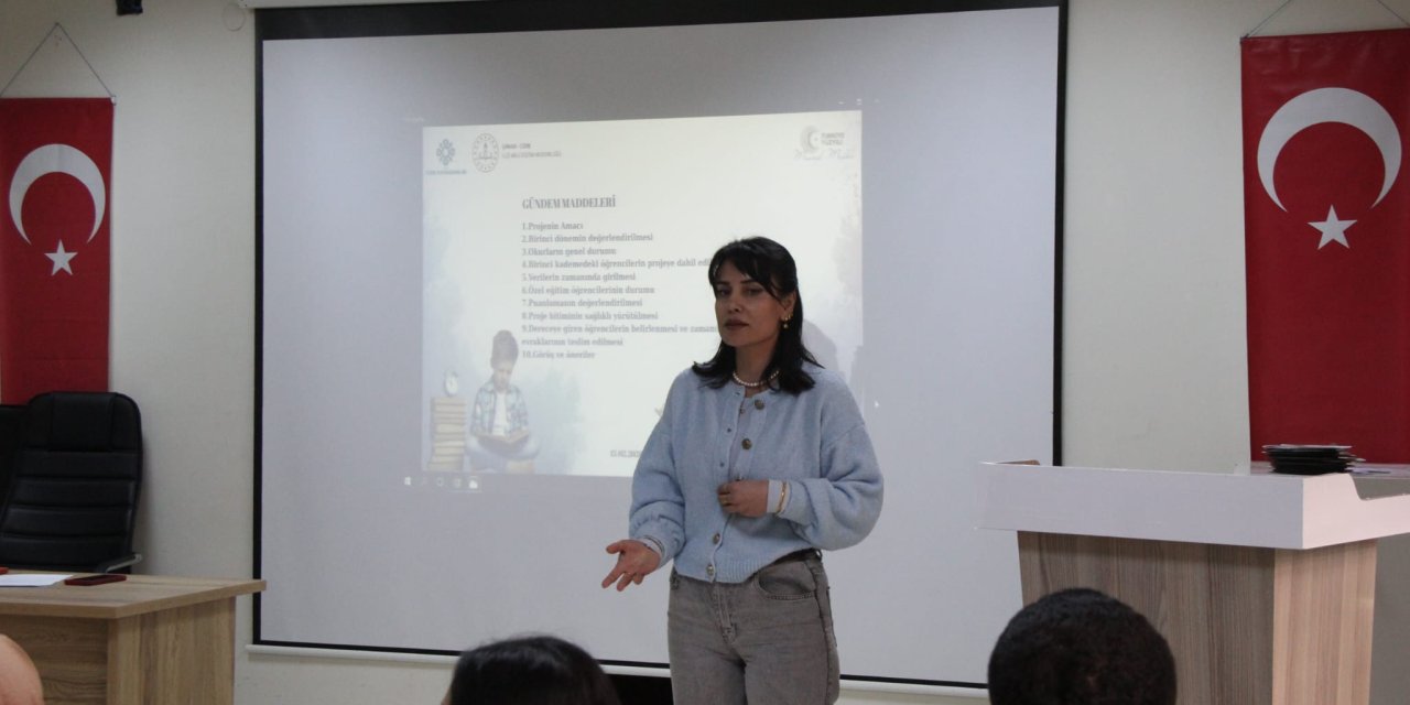 Cizre’de “7’den 70’e Okuyan Cizre” Projesi Süreç İzleme ve Değerlendirme Toplantısı