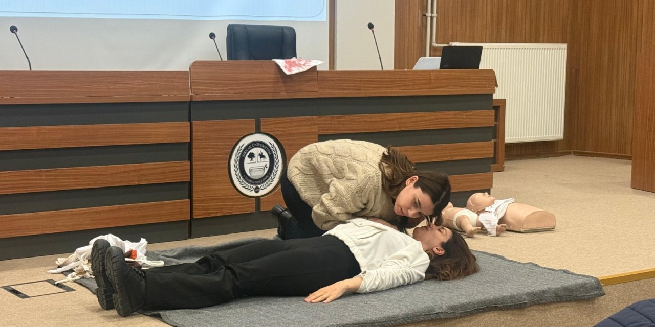 Silopi Halk Eğitimi iş birliğiyle Şırnak Üniversitesi’nde ilk yardım eğitimi