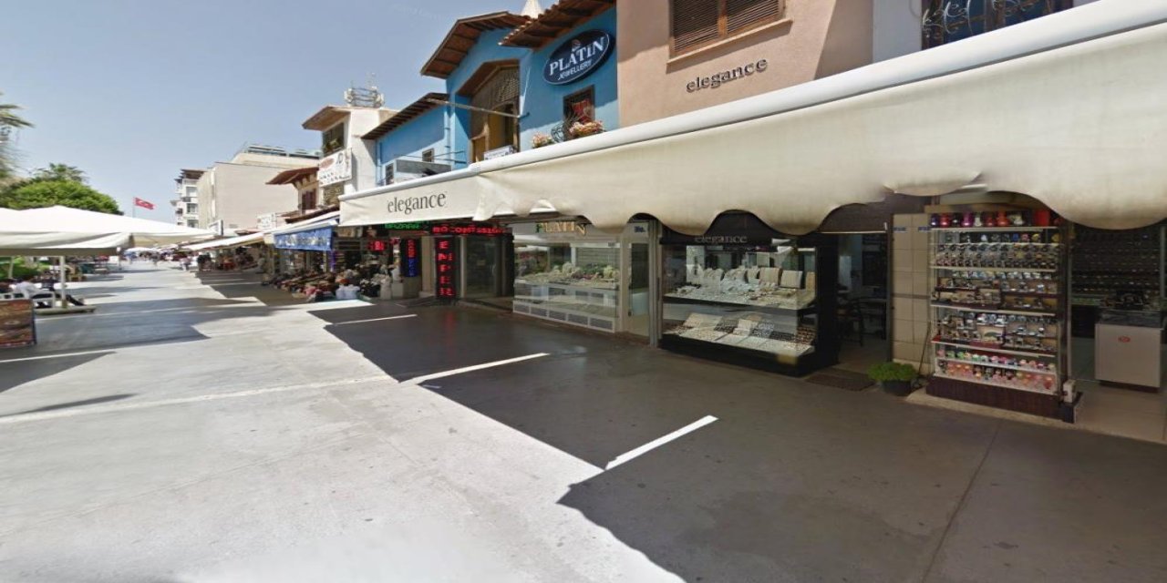 Kuşadası’nda kuyumcu soygununa "kepenk" engeli