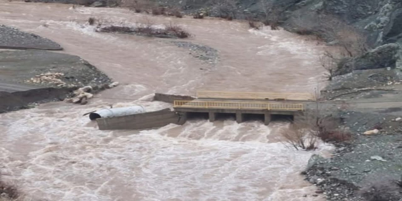 Sağanak yağış hayatı olumsuz etkiledi