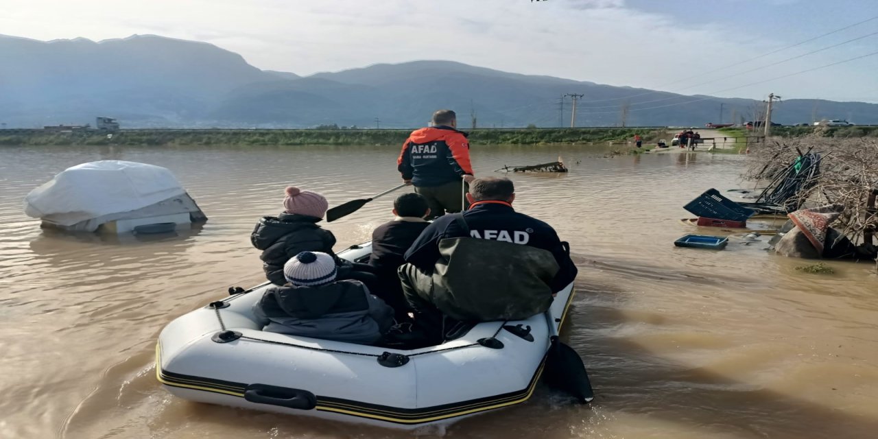 Sokaklar Göle Döndü, Botlar Devreye Girdi! Saniyelerle Yarışan Kurtarma Operasyonu