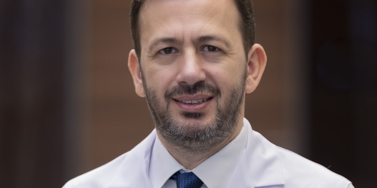 Uykuda tekme atmanın sebebi her zaman masum olmayabilir