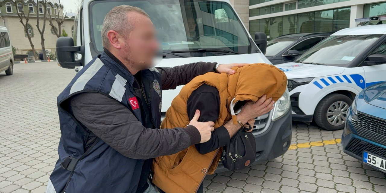 İki İlçede Eş Zamanlı Darbe! Sokakları Zehirleyen Maddeler Evlerinden Çıktı