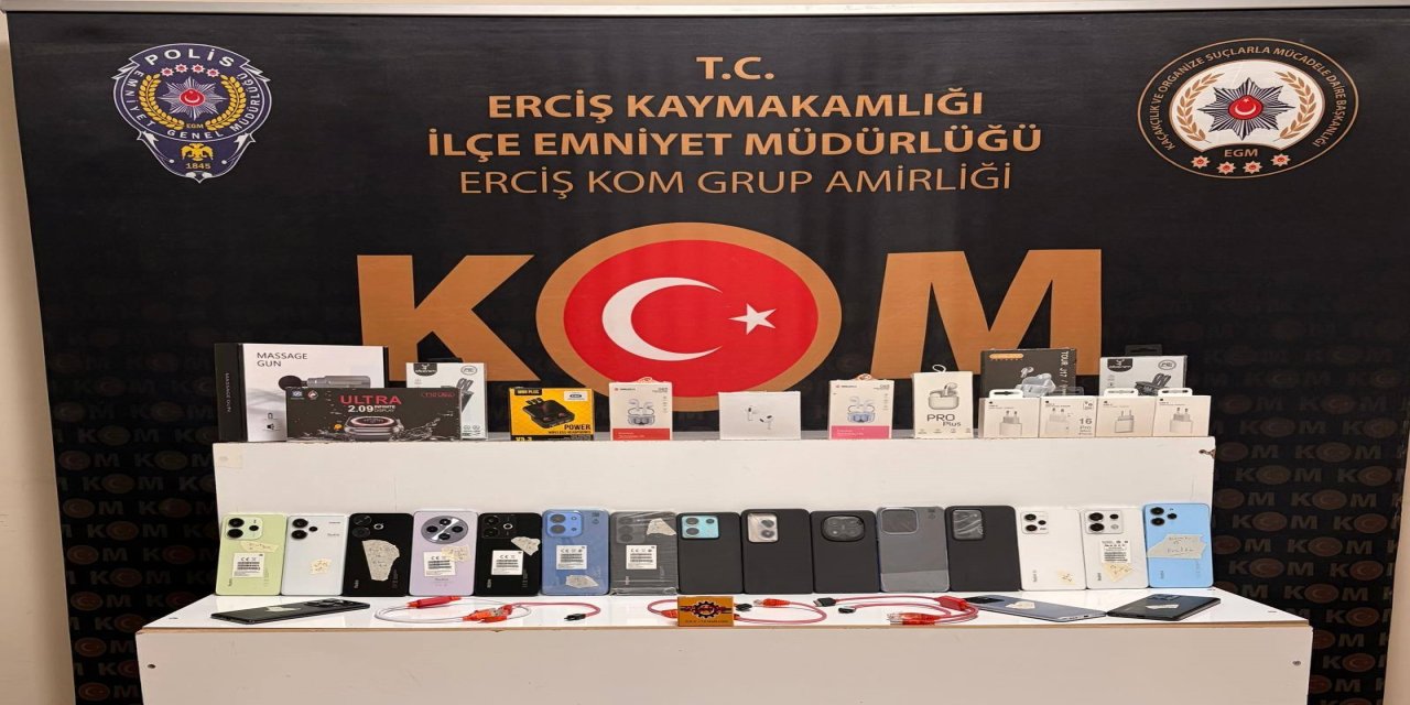 Klonlanmış Telefonlar Ve Silahlar Ele Geçirildi! Kaçakçılık Ağına Darbe