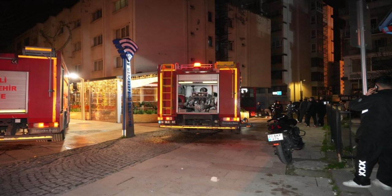 Elektrik panosundan çıkan yangın paniğe neden oldu