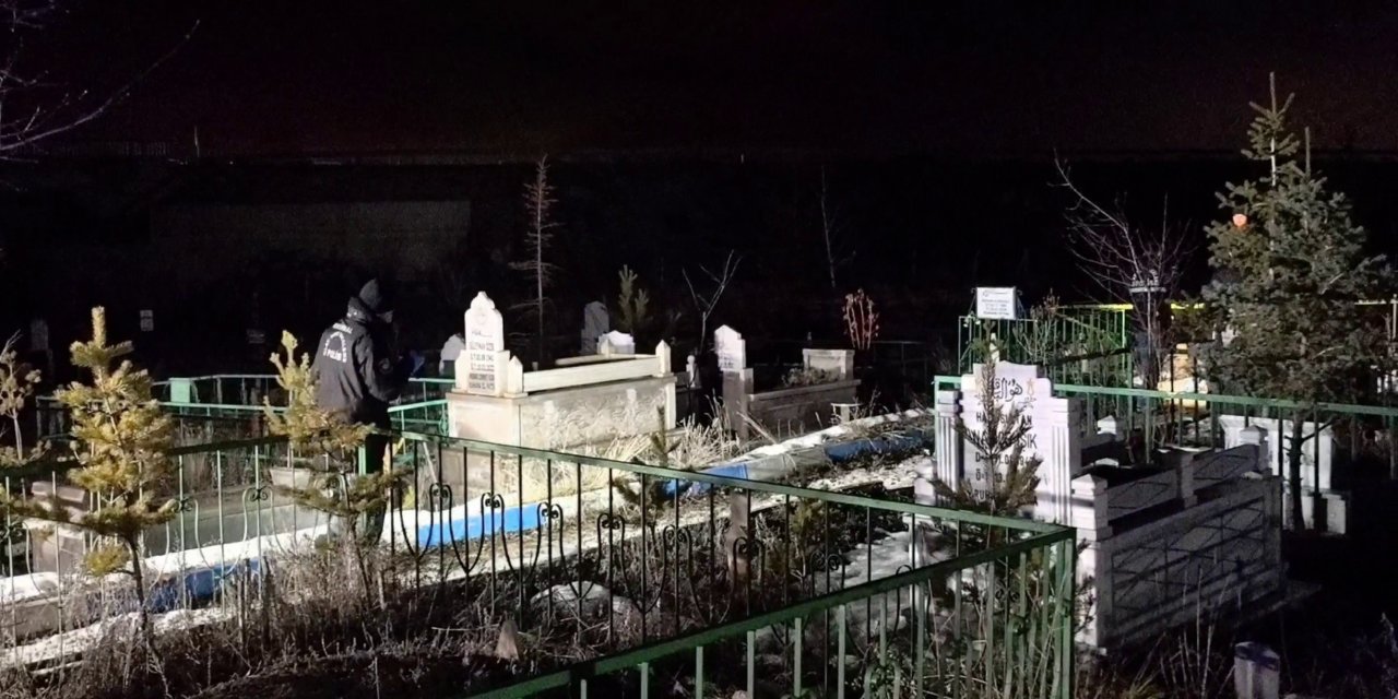 Mezarlıkta çöp poşeti içinde cenin bulundu