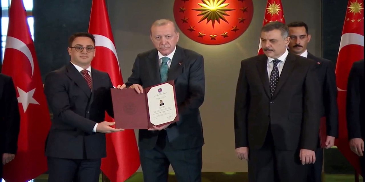 Cumhurbaşkanı Erdoğan’dan Murat Çiçek’e “Yılın İdarecisi” Ödülü