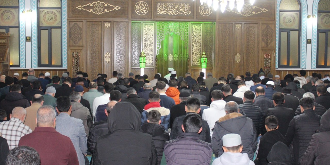 Siirt'te Ramazan ayının ilk teravih namazı kılındı