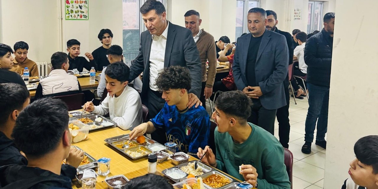 Cizre Milli Eğitim Müdürü Öğrencilerle Akşam Yemeğinde buluştu