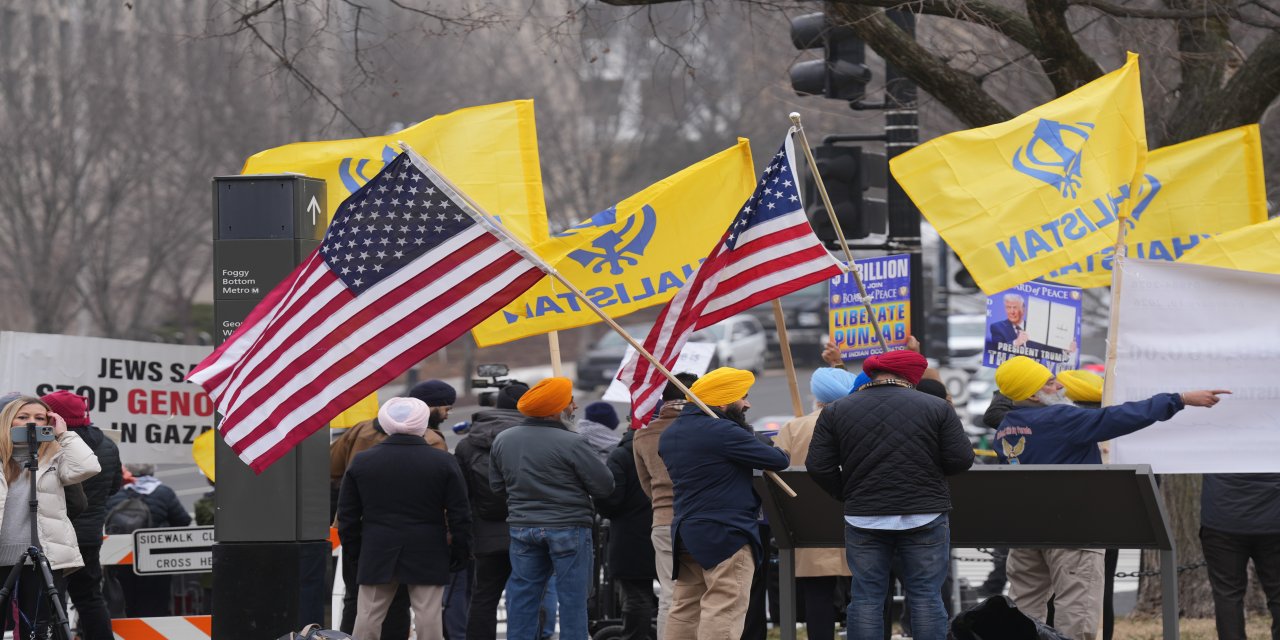 Diplomatik Zirvenin Kapısında Tansiyon Yükseldi! Sloganlar Yükselirken Kelepçeler Vuruldu