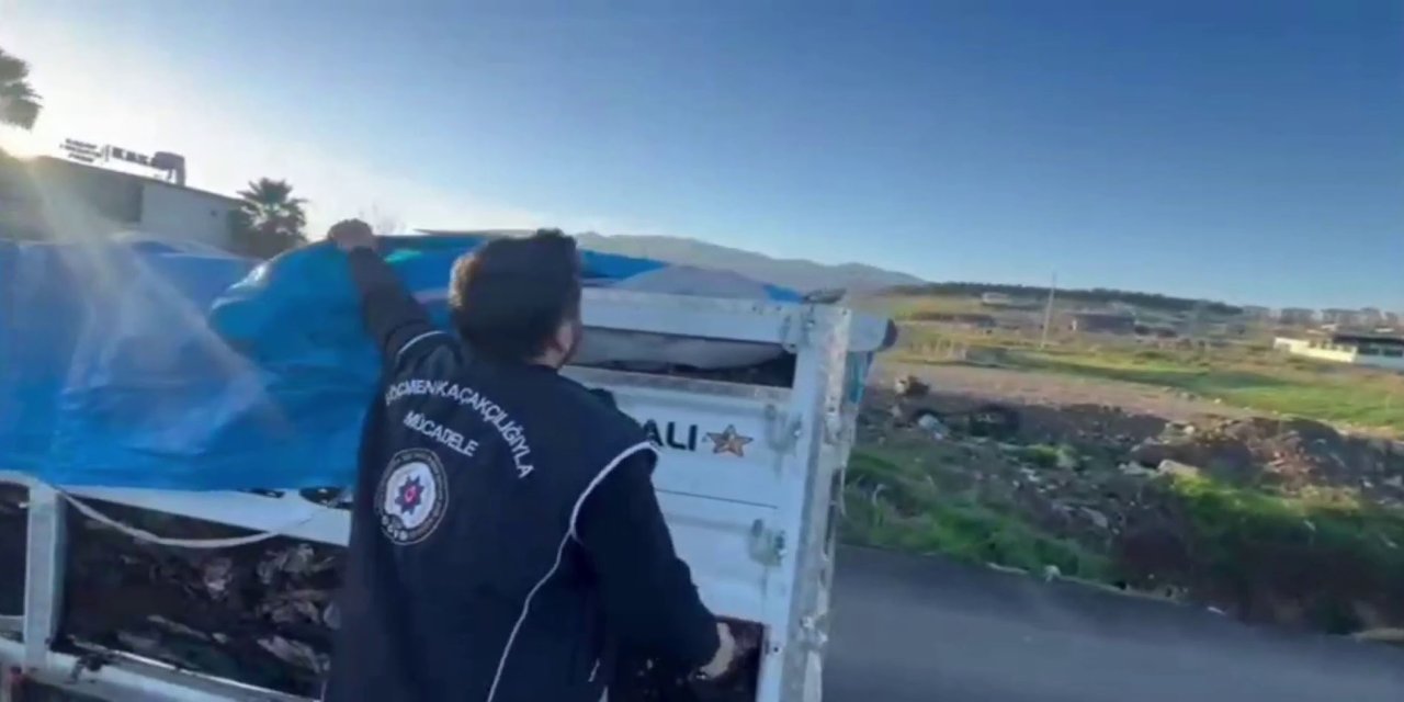 Hayvan Gübresinin Altından İnsan Çıktı! Akılalmaz "Gizli Bölme" Oyunu Bozuldu