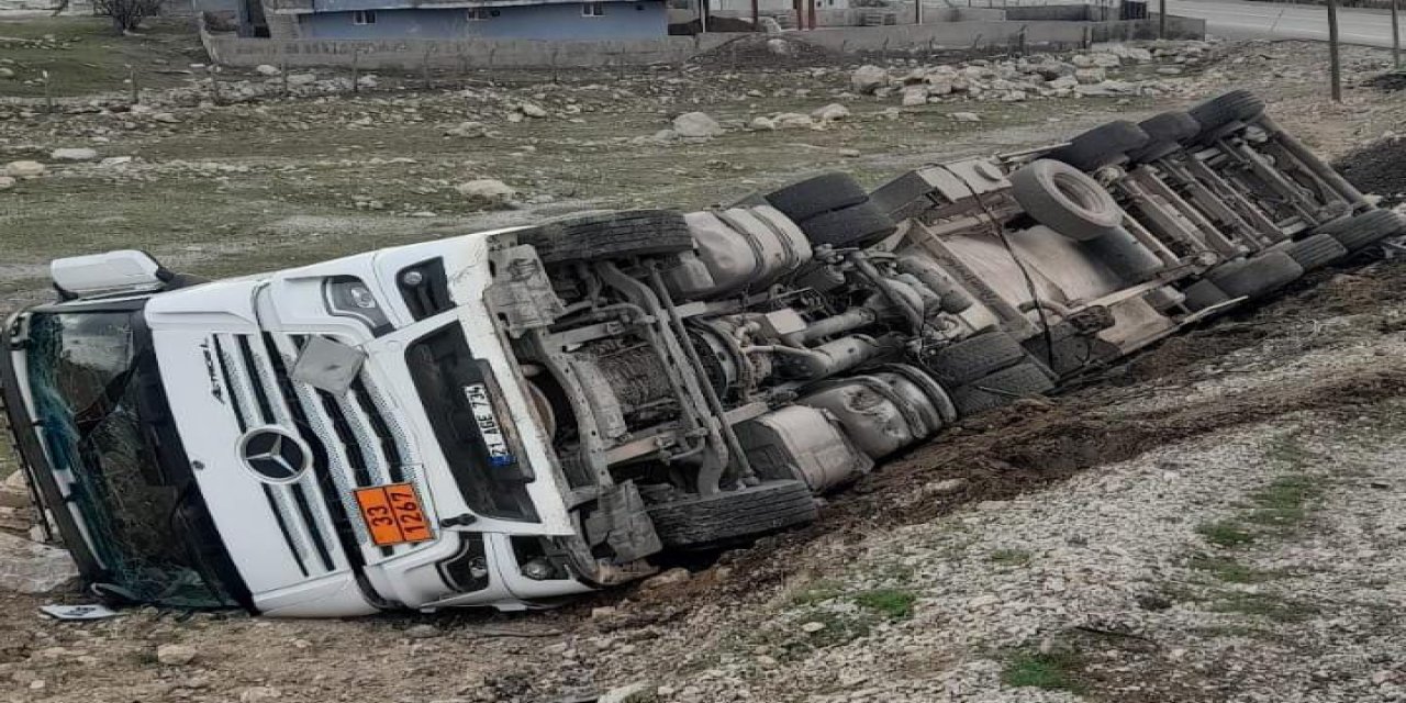 Şırnak’ta Atık Su Tankeri Devrildi: Sürücü Yaralı