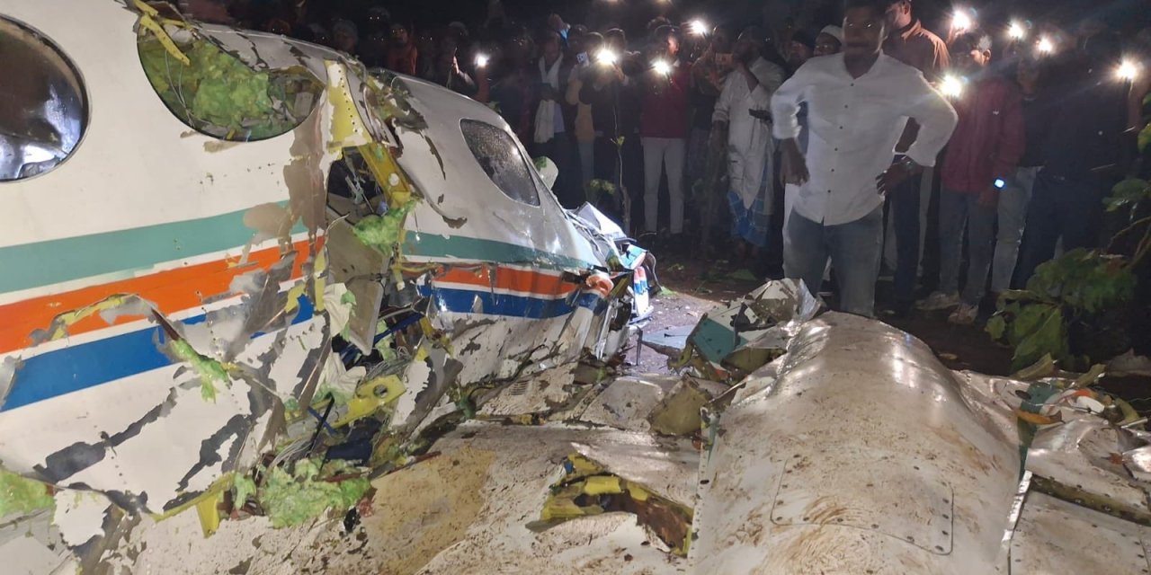 7 kişinin bulunduğu ambulans uçak düştü