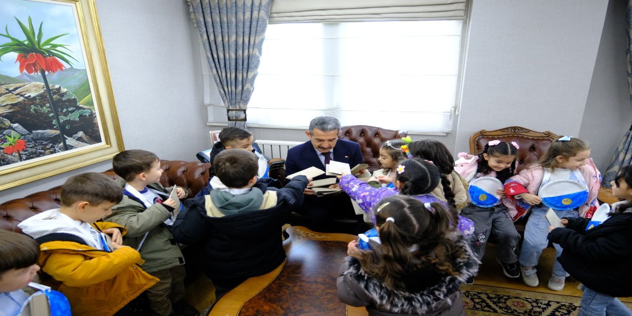 Şırnak’ta Miniklerden Vali Ekici’ye Duygulandıran Ramazan Sürprizi