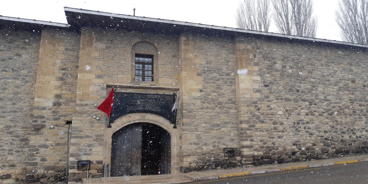 Taşın Sabrı, Ahşabın Sıcaklığı: Arapgir Millet Han’da "Reyhan" Molası