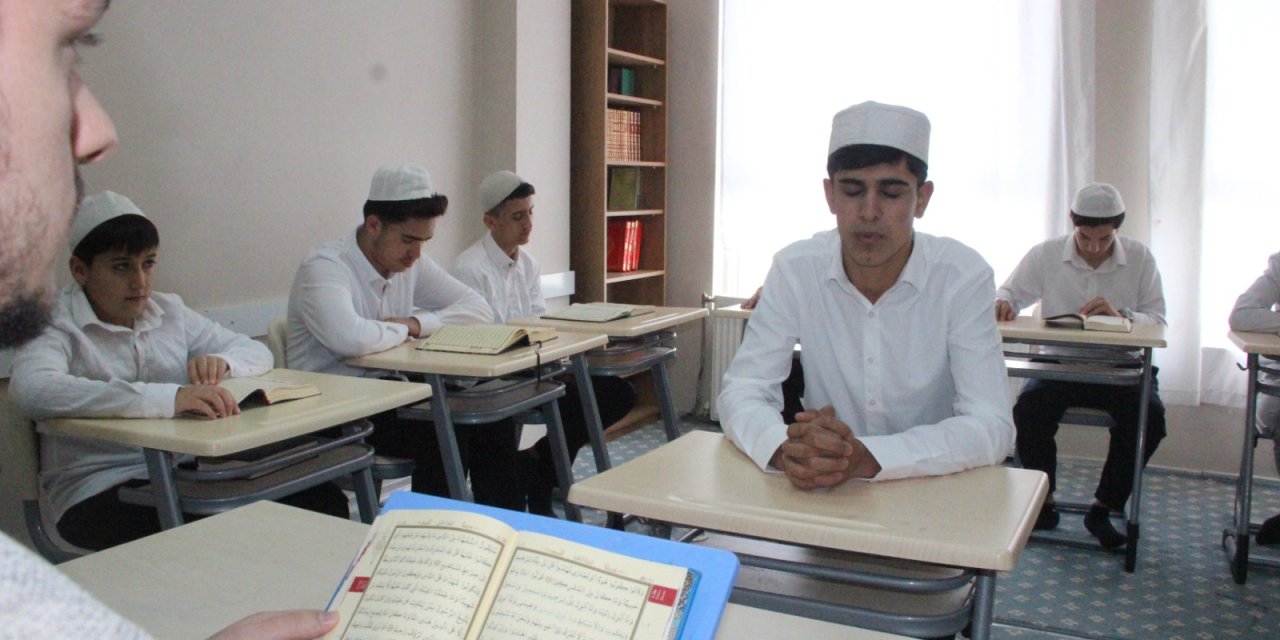 Cizre’de Kuran Kursu Öğrencisinin Hafızlık Azmi: 95 Günde Hafız oldu
