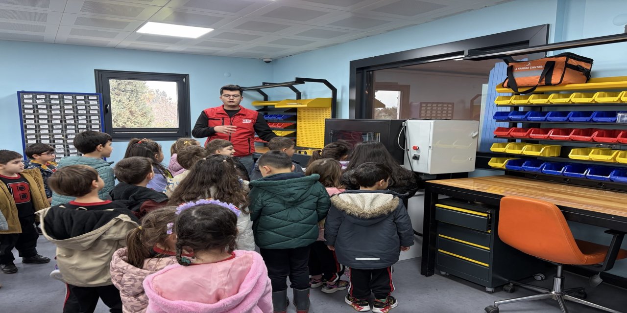Aydın’da Bilim Ateşi! Minik Öğrenciler Tesla Bobiniyle "Kablosuz Elektriği" Keşfetti