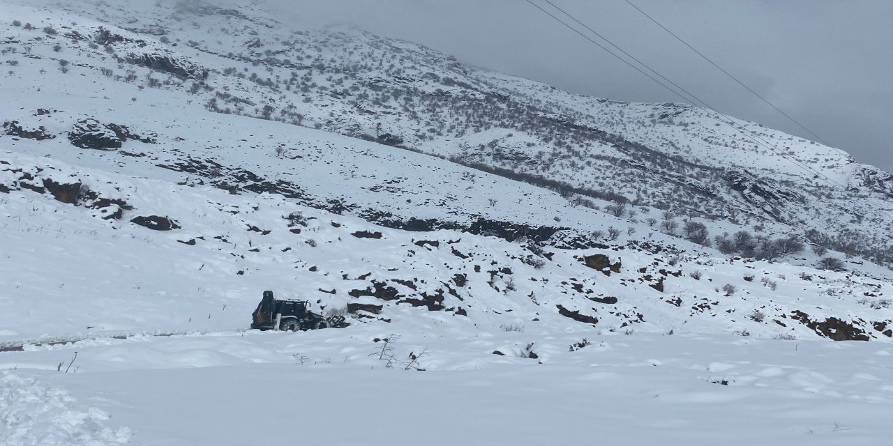 Batman’da Kar Yolları Kapattı: 115 Yerleşim Yerine Ulaşım Kesildi!
