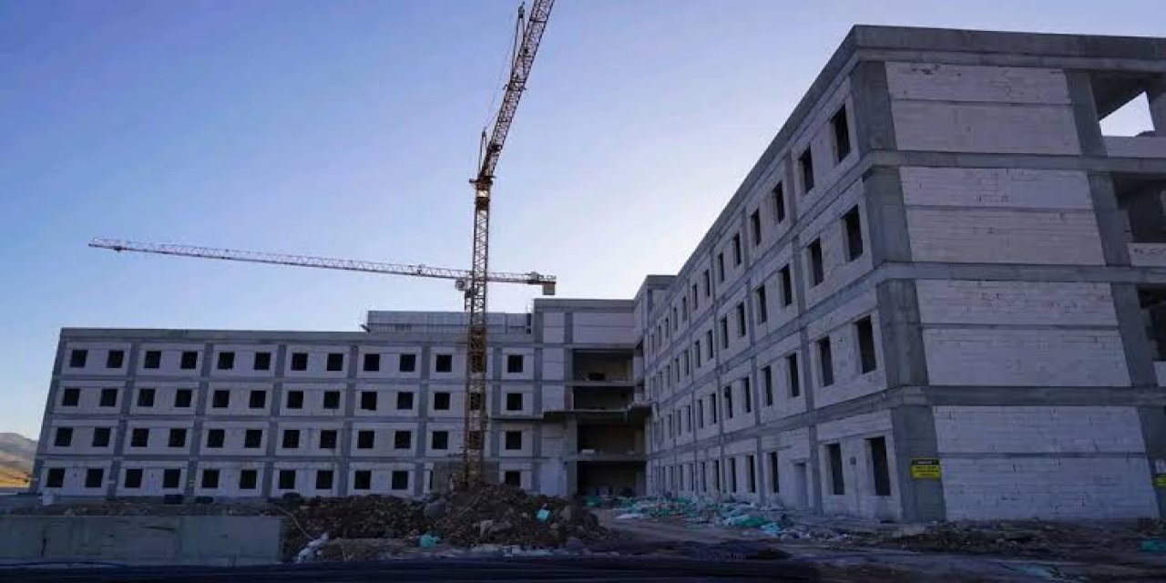 Şırnak 500 Yataklı Bölge Hastanesi İnşaatında Maaş Krizi