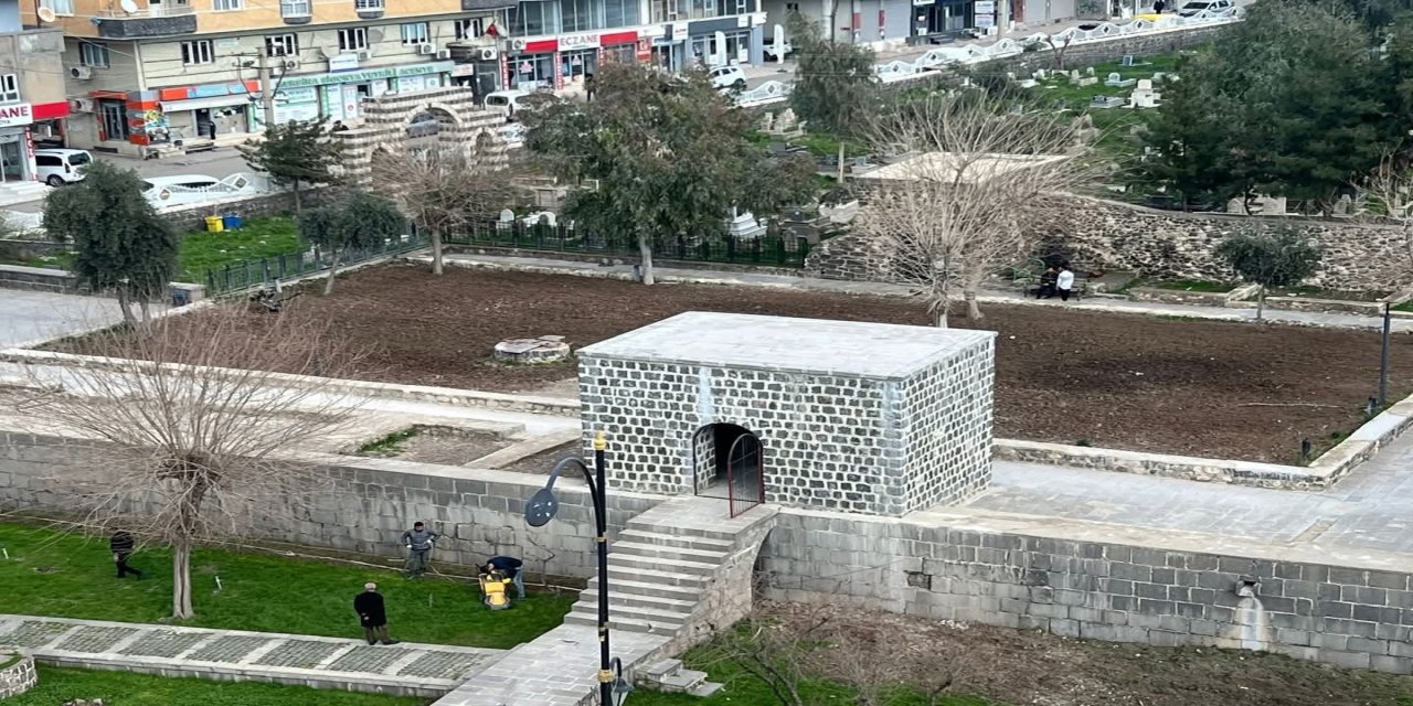 Cizre’de Maneviyata Vefa: Mem û Zîn Aşkı Muhtar Eliyle Yeniden Canlandı