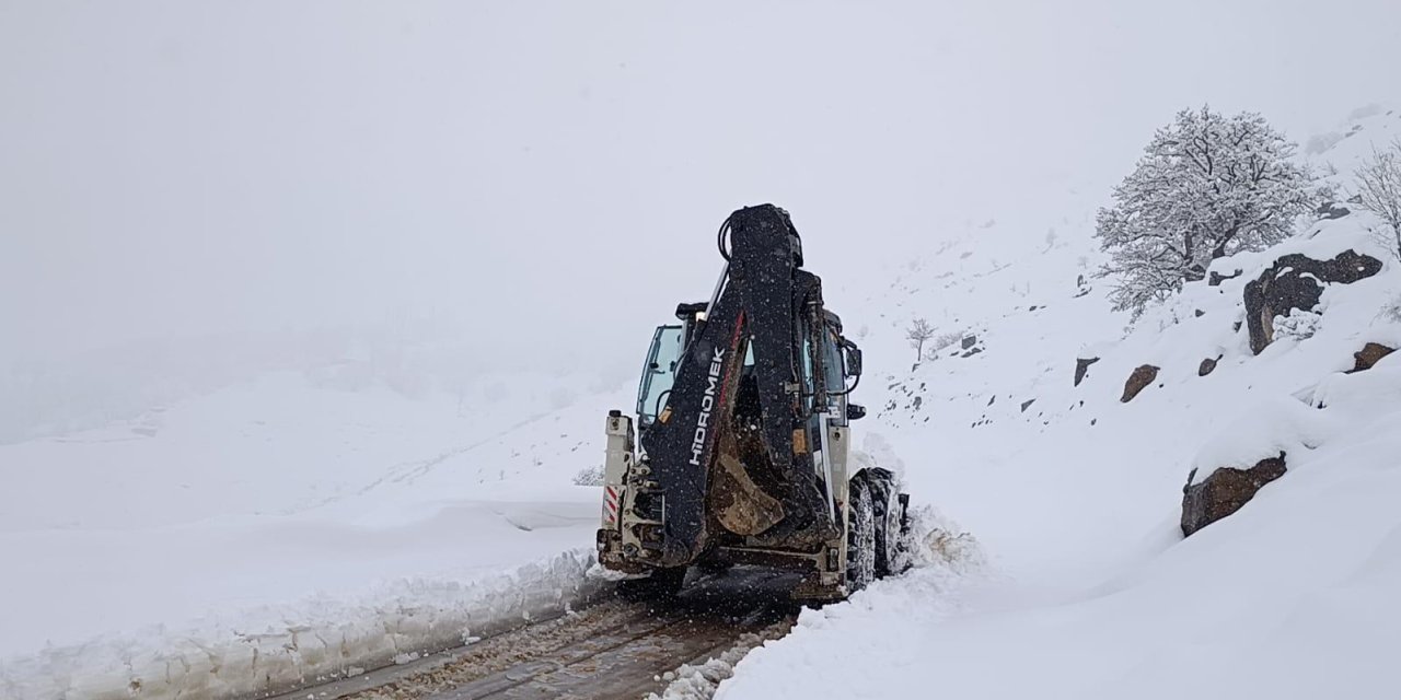 Beytüşşebap’ta Karla Mücadele Aralıksız Sürüyor