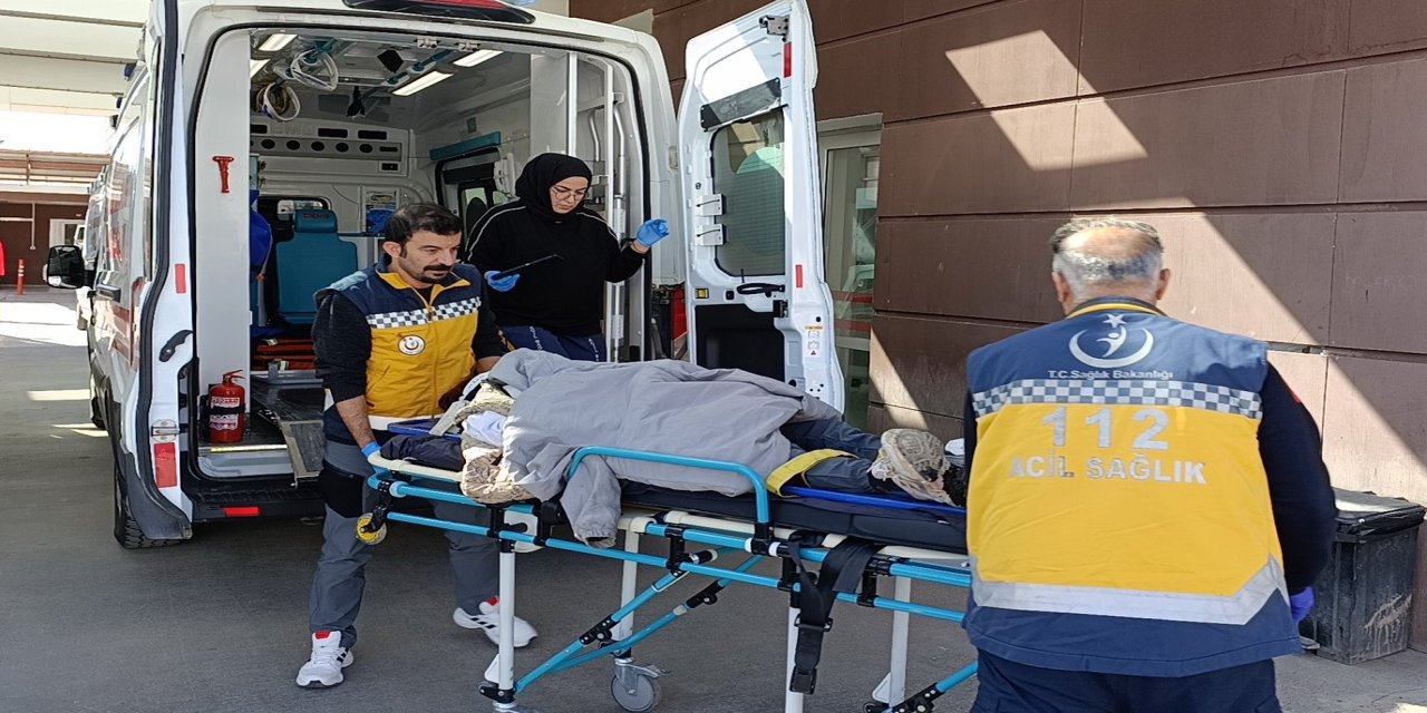 Adıyaman’da Reklam Direği Facianın Eşiğinden Döndürdü: 3 Kişi Yaralandı