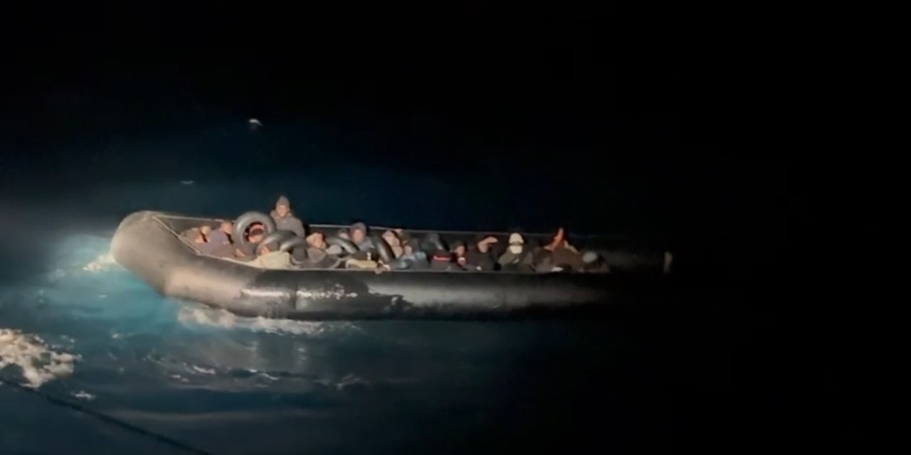 Seferihisar Açıklarında Sahil Güvenlik Operasyonu: 35 Düzensiz Göçmen Yakalandı