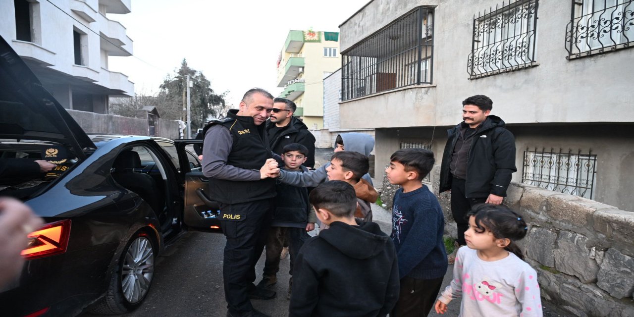 "Volkan Amca Yanımıza Gel!" Şırnak'ta Polisle Çocukların Gönül Buluşması