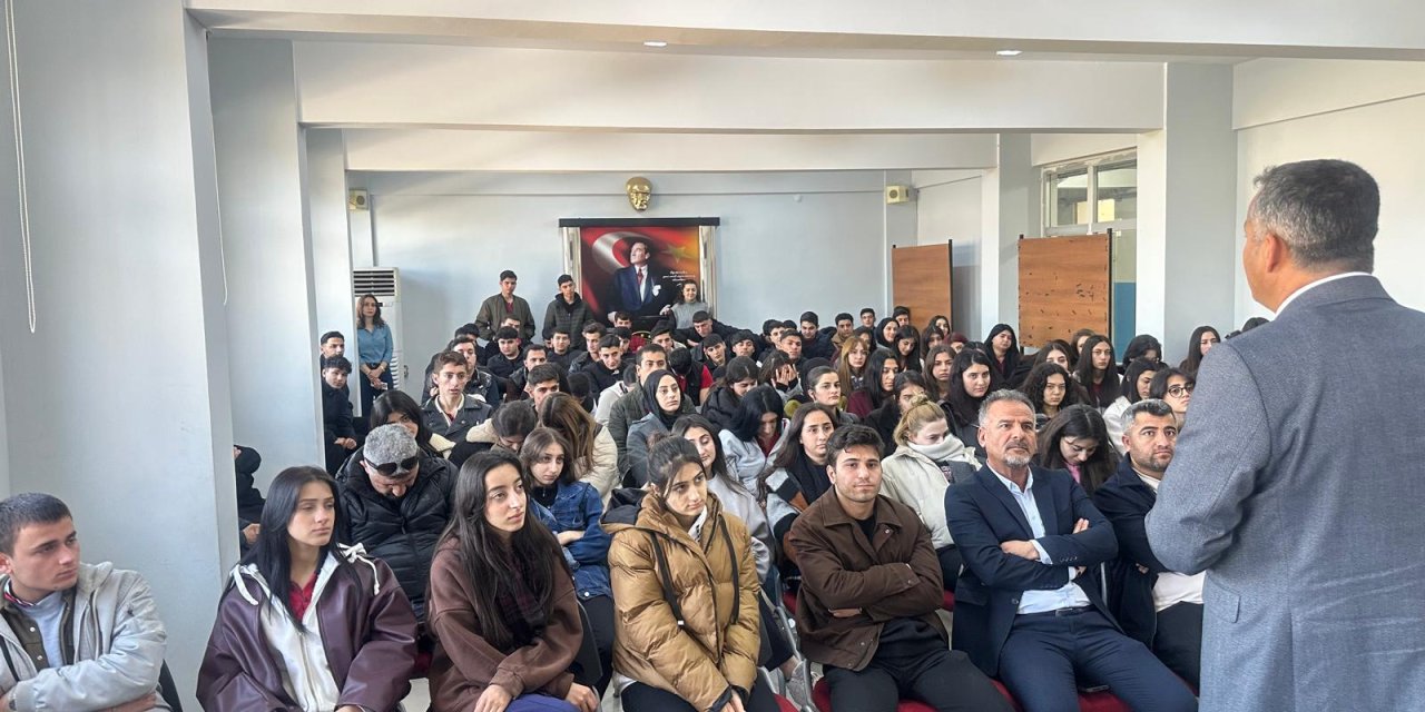 Cizre’de ŞAFAK Projesi Kapsamında 12. Sınıf Öğrencilerine YKS Semineri
