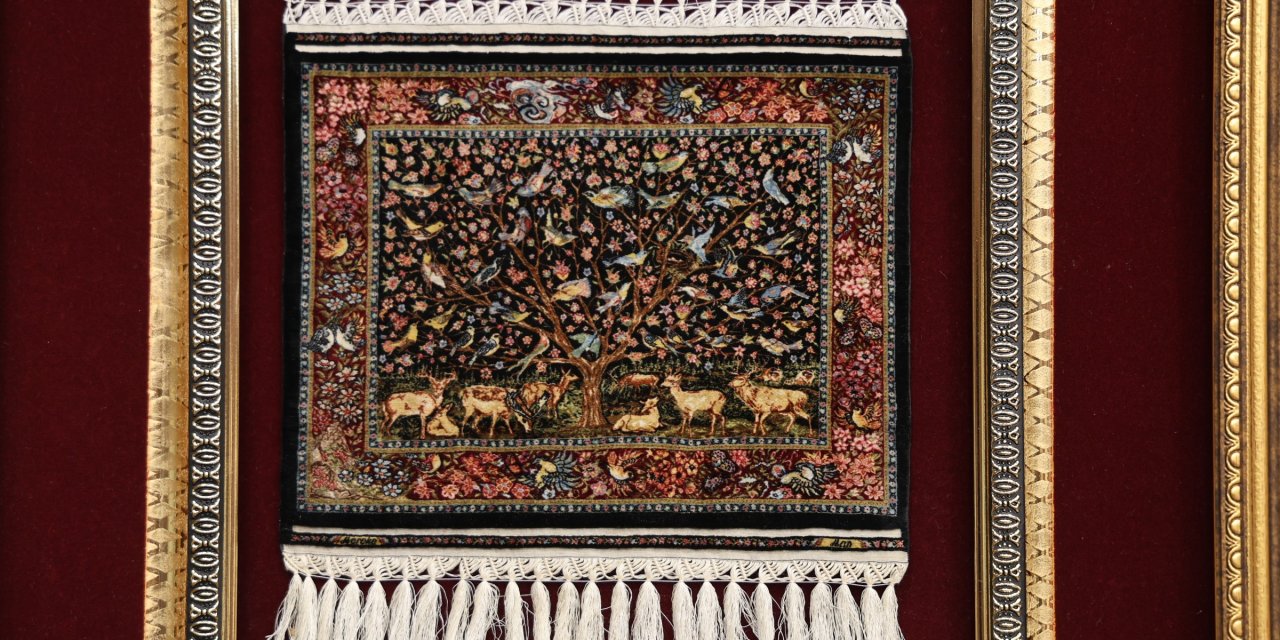 Dünyanın en küçük halısına değer biçilemiyor