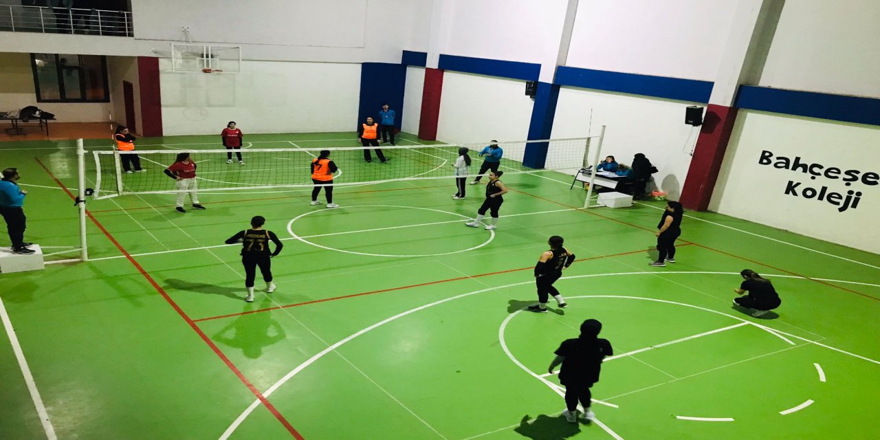 Silopi’de Smaçlar 8 Mart İçin Atılıyor! Filenin Sultanları Turnuvası Nefes Kesiyor