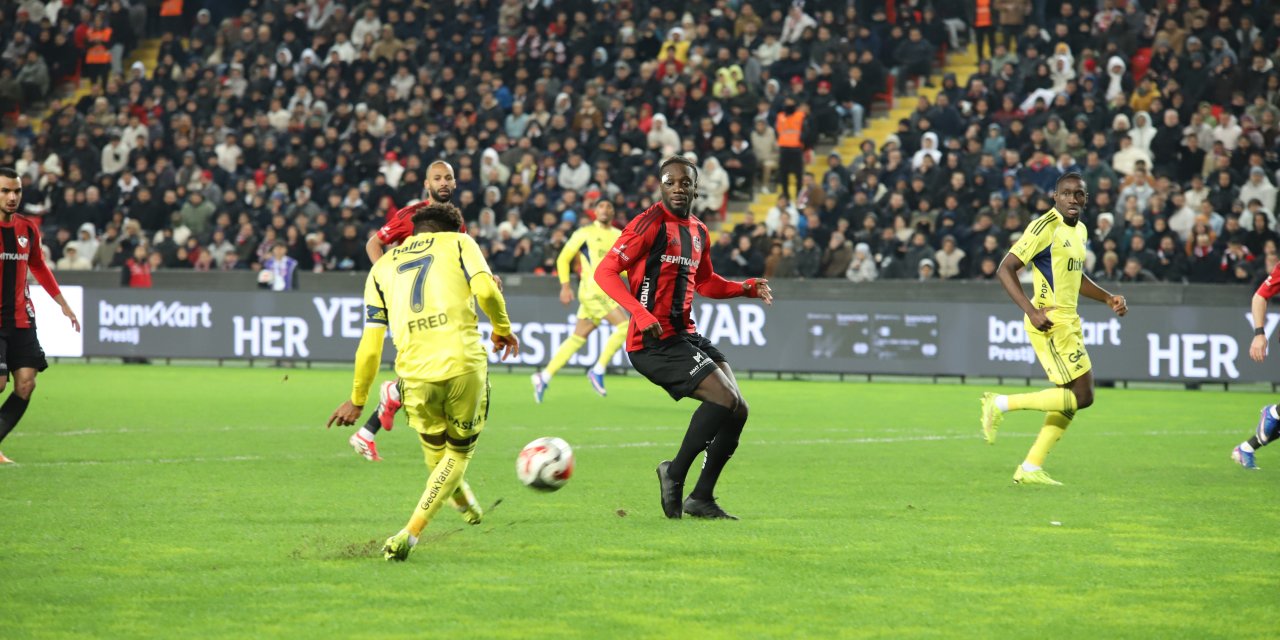 Ziraat Türkiye Kupasında Fenerbahçe, Gaziantep'i 4 golle turnuvadan eledi