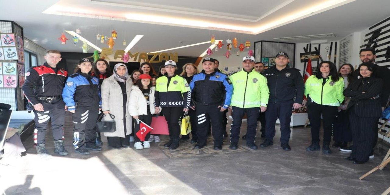 Bursa'da öğrencilere polislik tanıtımı ve güvenlik bilgilendirmesi