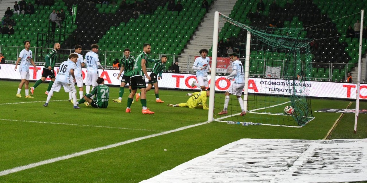 Sakarya Spor, Adana Demir sporu 4-0 yendi