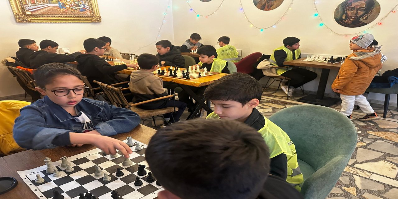 İdil’de Yeşilay Haftası Satranç Turnuvası Heyecanı