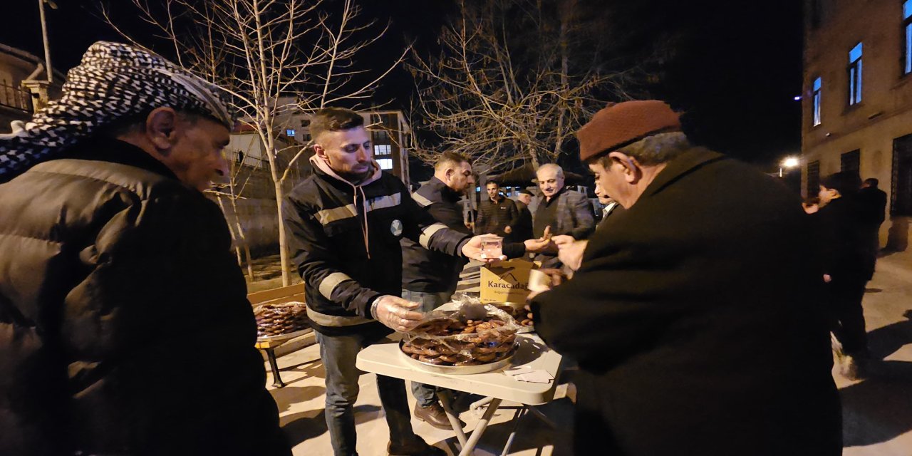 Şırnak Belediyesi’nden Teravih Sonrası Tatlı İkramı