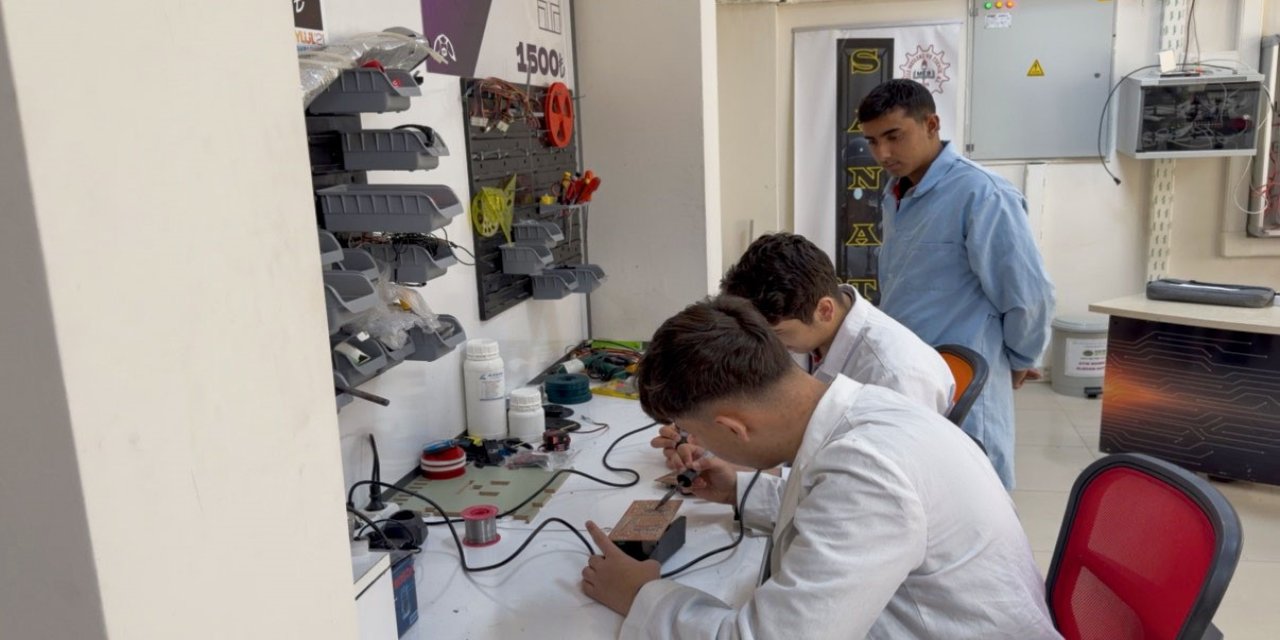 Lise öğrencileri geliştirdi: Parmak iziyle dijital yoklama başladı