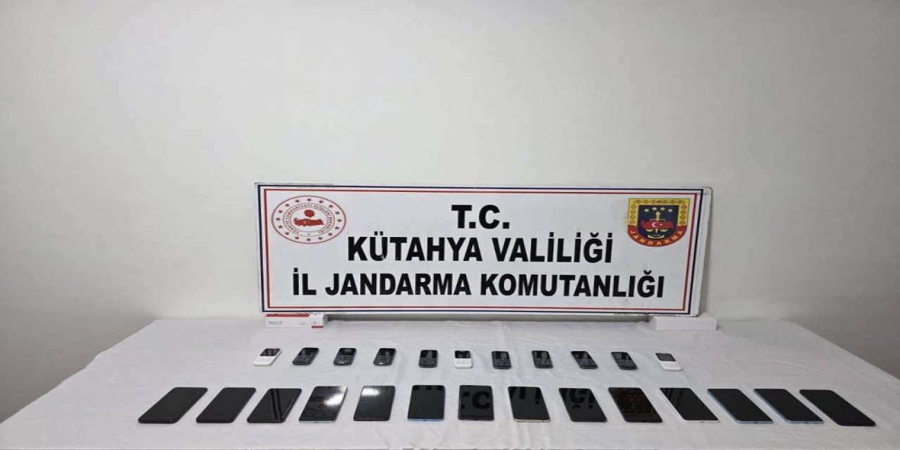 Kütahya'da kaçak telefon operasyonu, 29 telefon ele geçirildi
