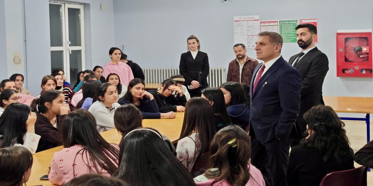 Şırnak’ta Gönül Sofrası: İl Milli Eğitim Müdürü İdris Nas Öğrencilerle İftarda Buluştu