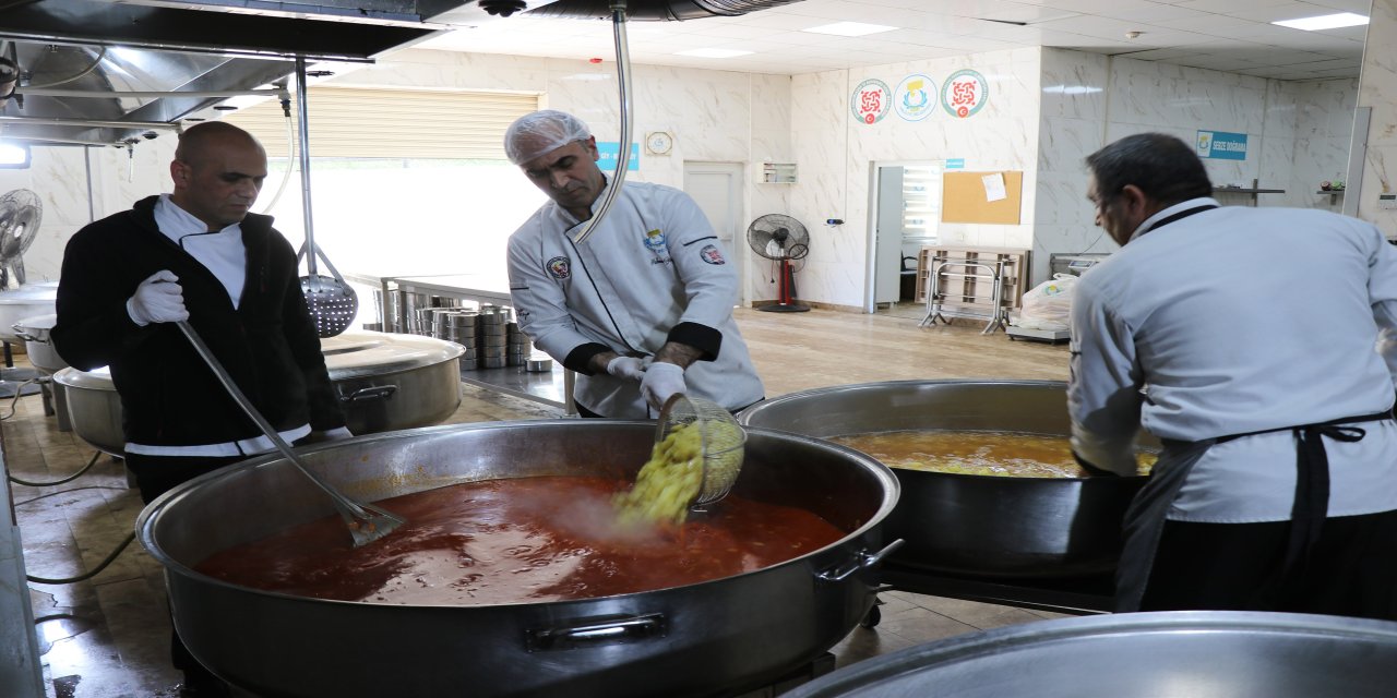 Haliliye’de Ramazan dayanışması: Binlerce kişiye iftar desteği