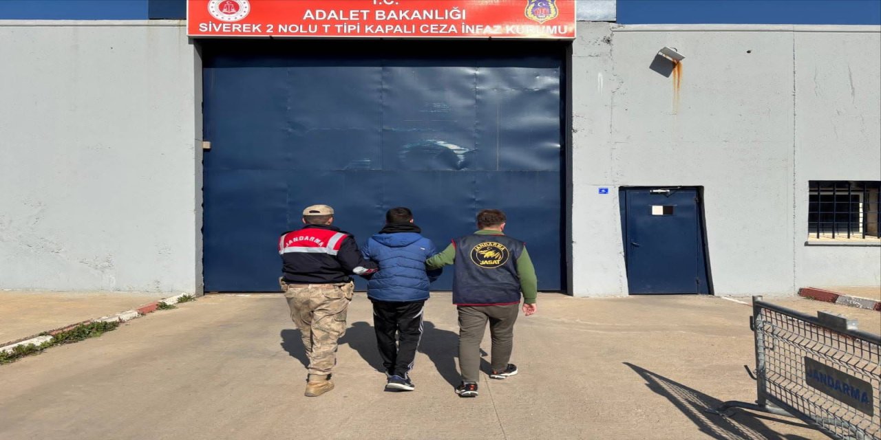 Jandarmadan Şafak Operasyonu! Siverek'te Aranan Suç Makinesi Yakalandı