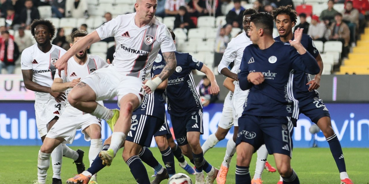 Gaziantep, Antalya deplasmanında 3 puanı 4 golle aldı