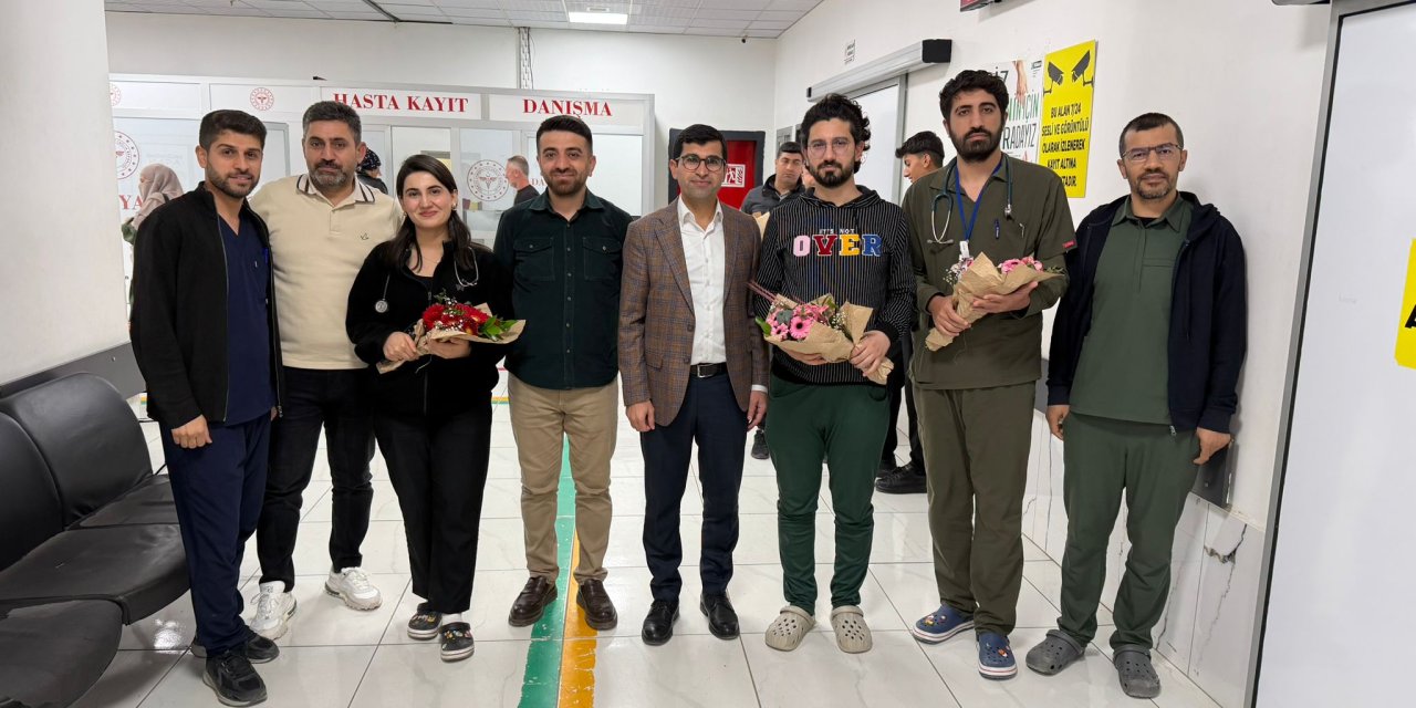 İdil’de Sağlık Çalışanlarına 14 Mart Jesti